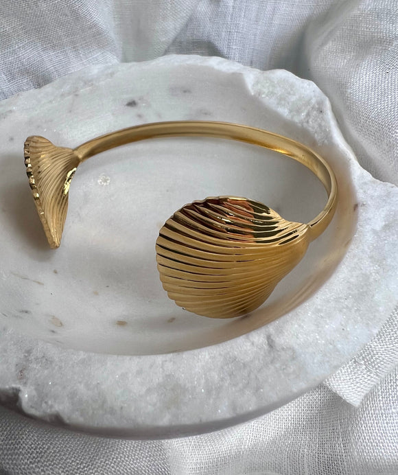 Conchas cuff bracelet