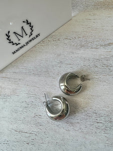 Mini crescent hoops