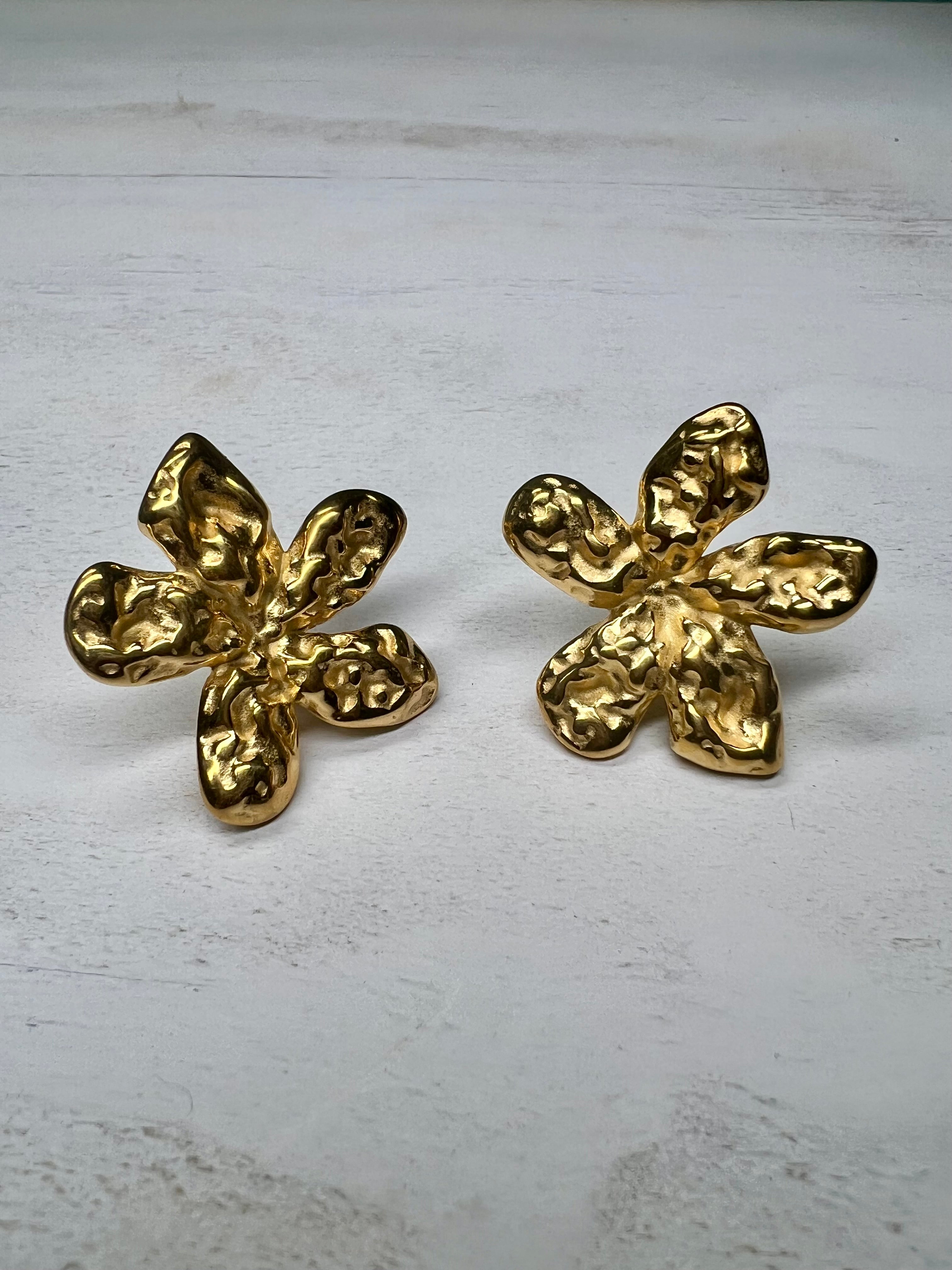 Textured Flor earrings