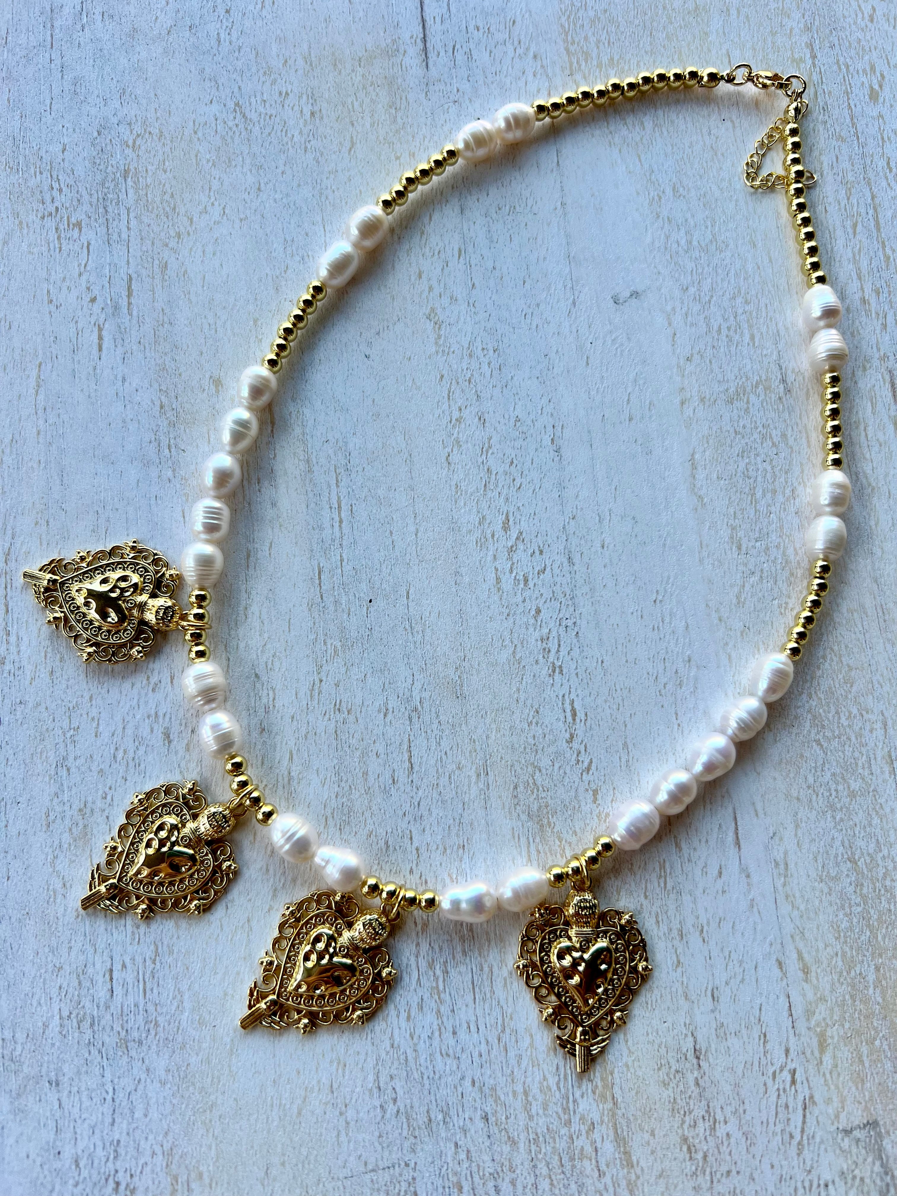 Perla sagrada necklace