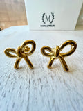 Moñito studs