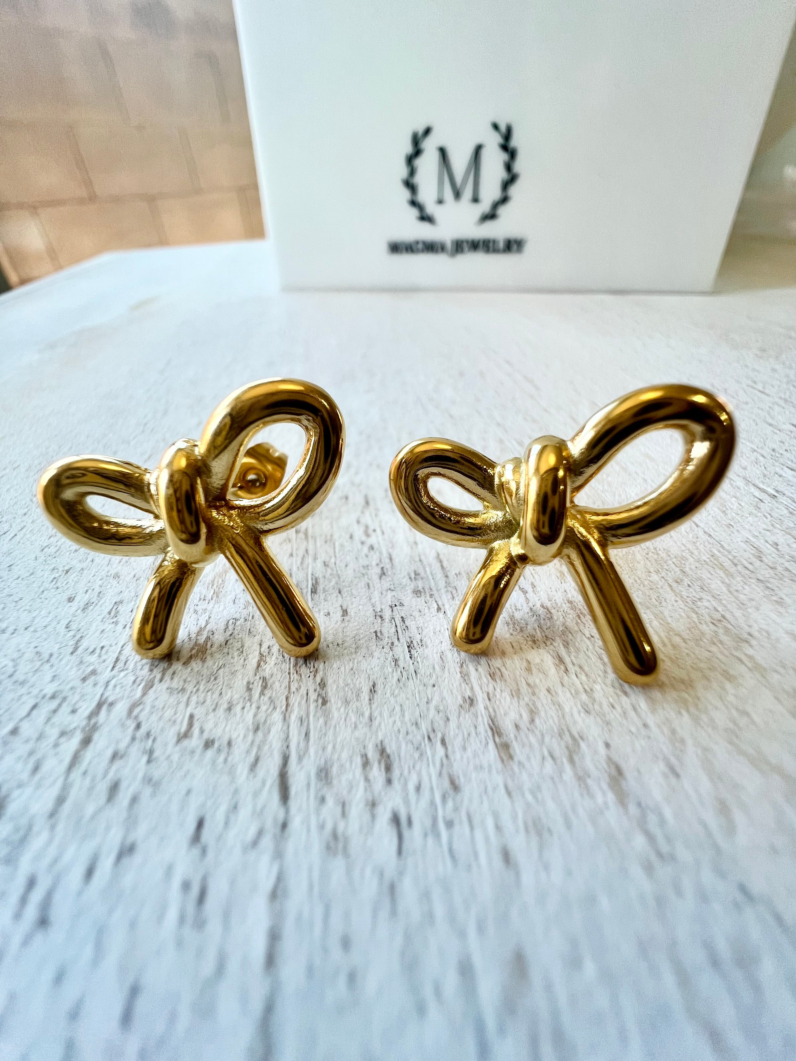 Moñito studs