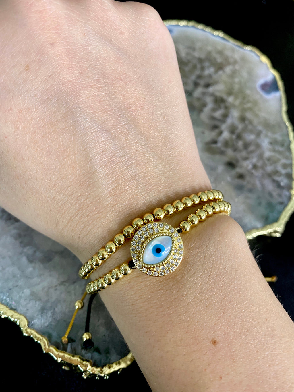 Single beads in gold