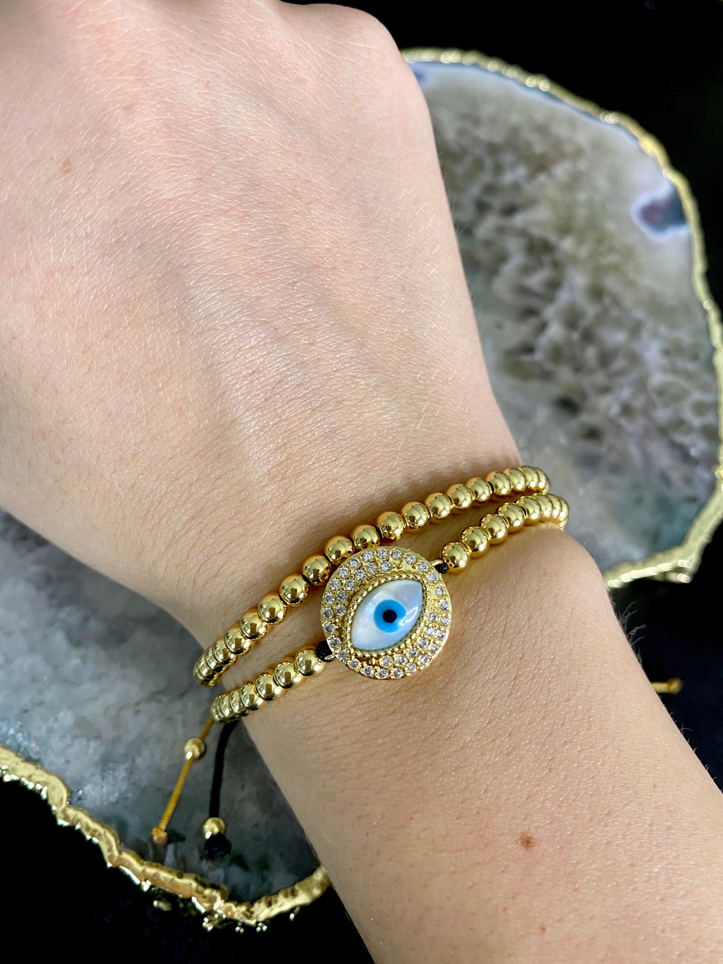 Single beads in gold